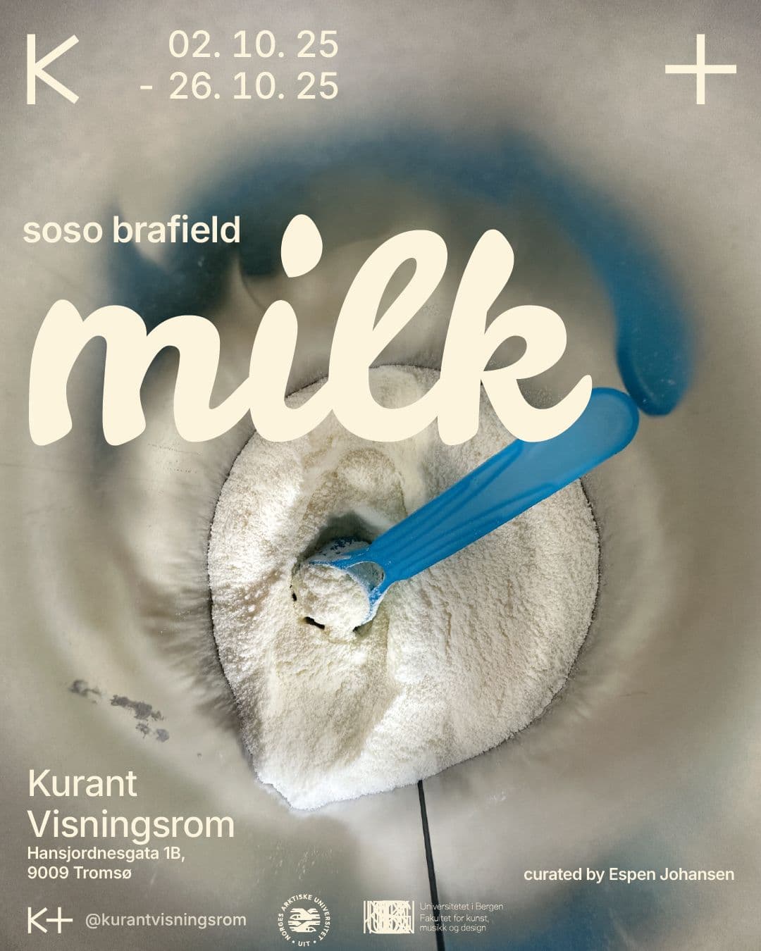 A blue spoon rests in a bowl of powdered milk, overlaid with text announcing the exhibition "milk" by Soso Brafield at Kurant Visningsrom, Oct 2–26, 2025.